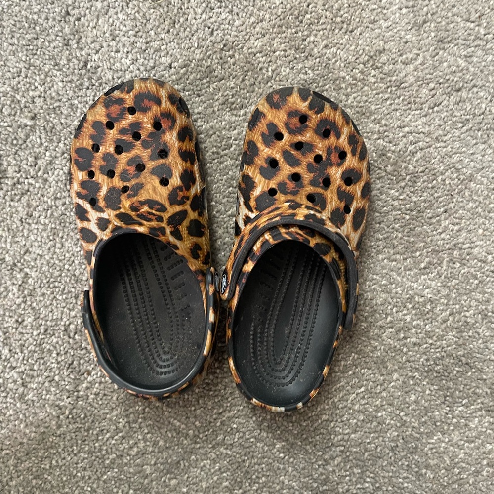 ❤️ MISLABELED CHEETAH CROCS ❤️